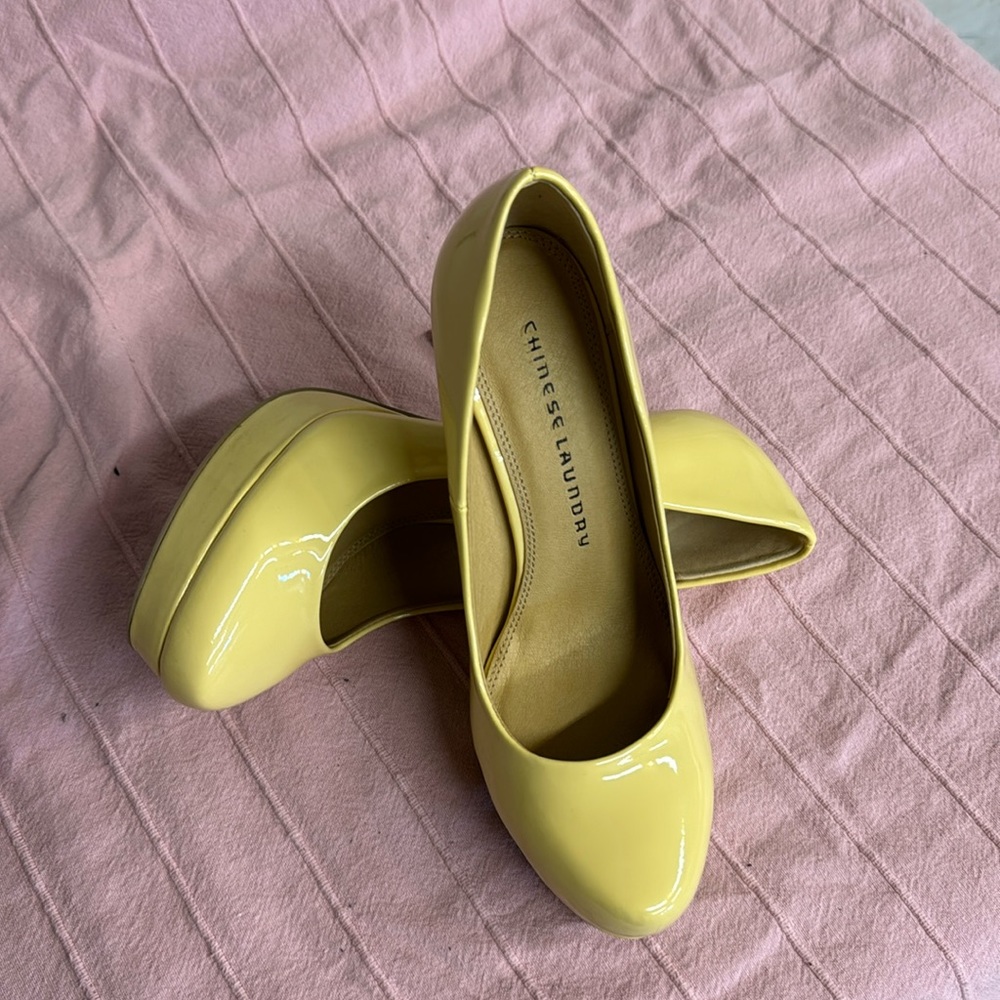 Womens Chinese Laundry approximately 5” heels. Yellow patent leather New